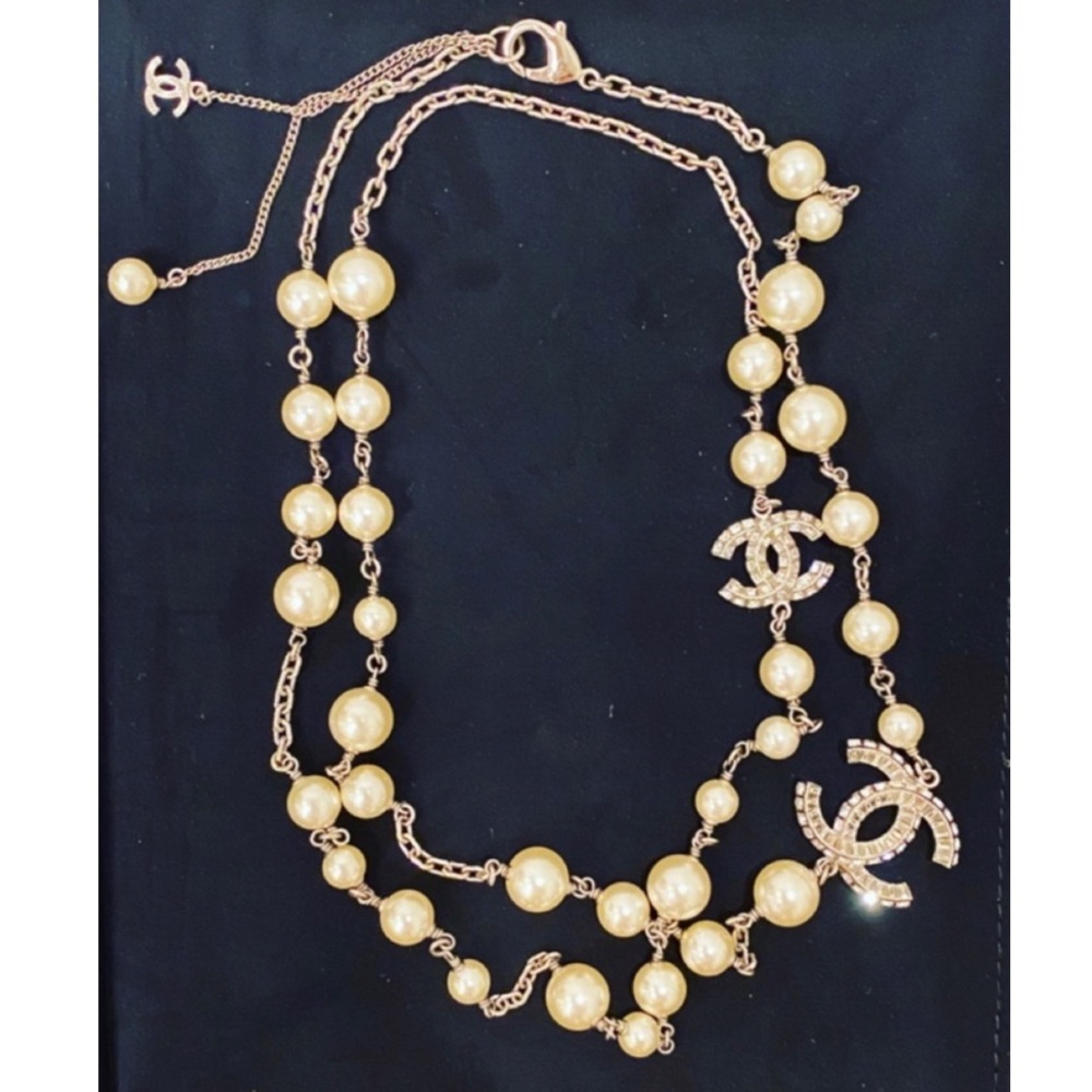 CHANEL Gold and Cream Pearl Necklace